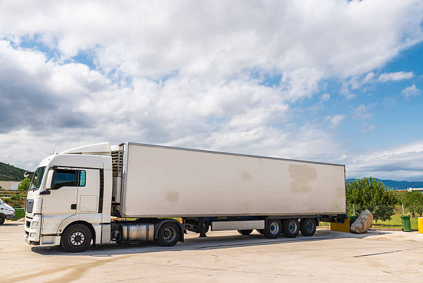 How to rent a freezer truck in Dubai